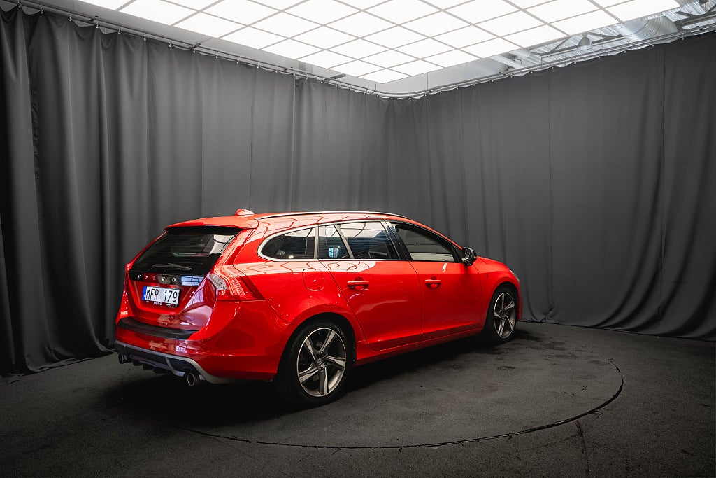 Volvo V60 D3 R-Design LÄDER D-VÄRM ELSTOL BLIS ADAPTIV-FART