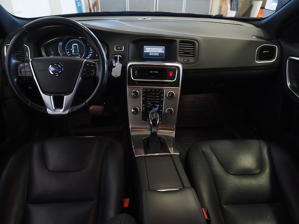 Volvo V60 D4 Geartronic 190hk Aut Summum VOC D-Värm Läder 2017