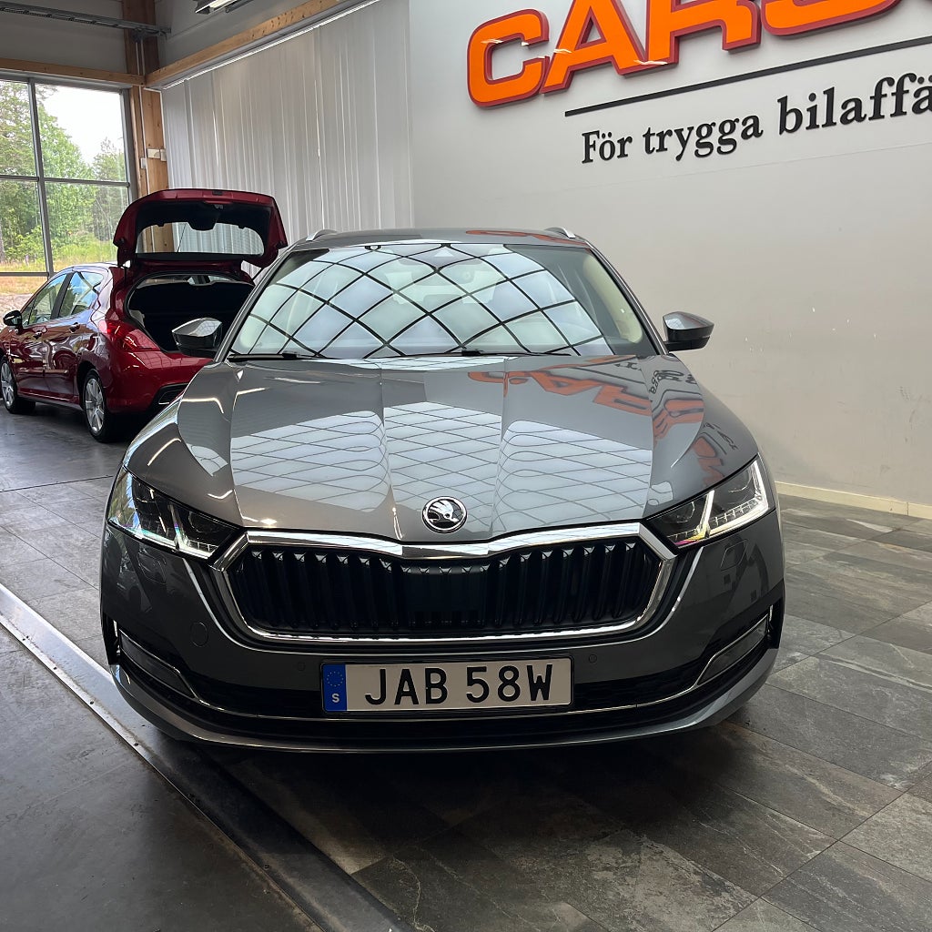 Skoda Octavia 4,99% Kombi iV Style Carplay Backkamera Värmare Rattvär