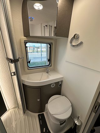 Husbil-halvintegrerad Wingamm Oasi 690 16 av 28