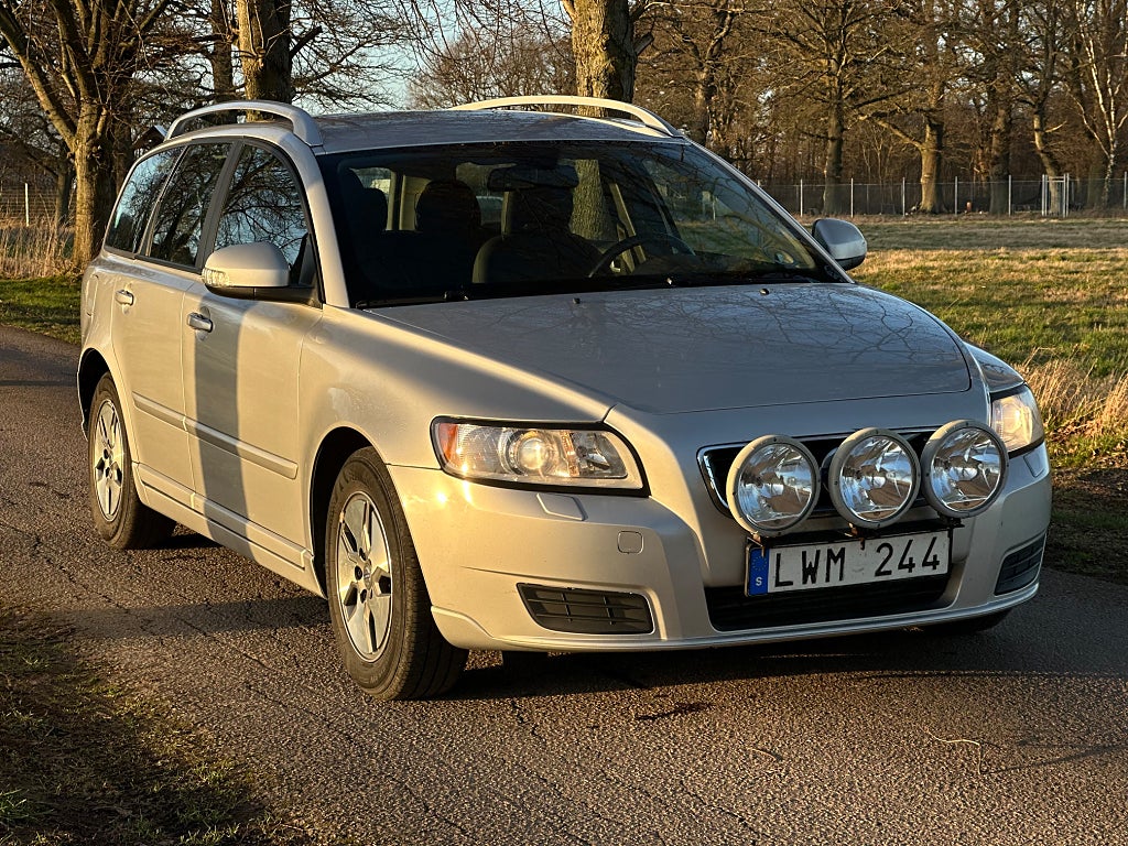 Volvo V50 D2 Kinetic Euro 5, Svensksåld, Dragkrok, 6 växlar 