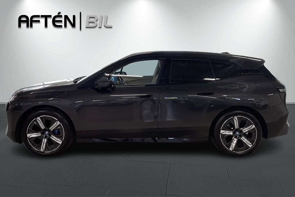 BMW iX xDrive40, 326ps, 2024