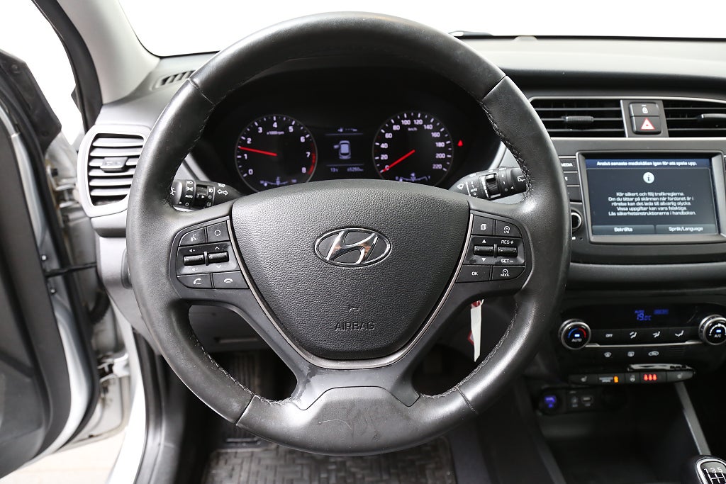 Hyundai i20 1,2 Premium 1ägare CarPlay Kamera P-sensor 2019