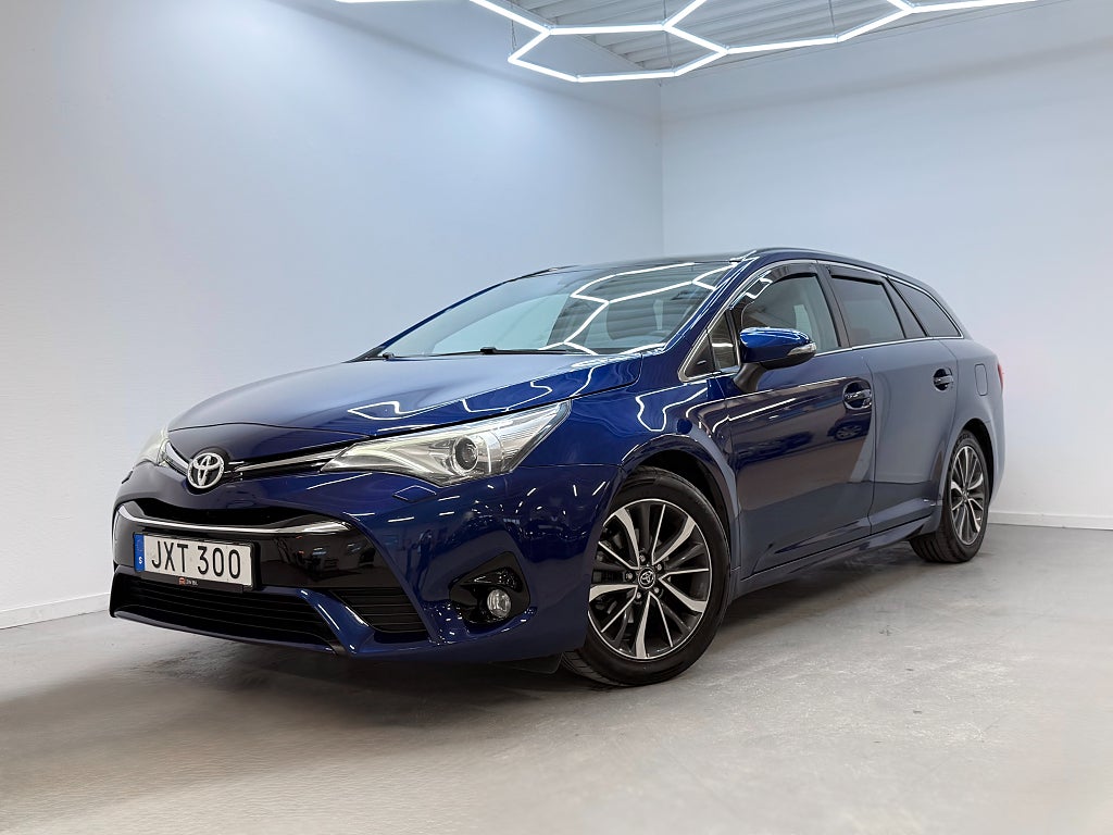 Toyota Avensis Kombi 2.0 Active Plus Dragkrok Panorama Navi B-Kamera