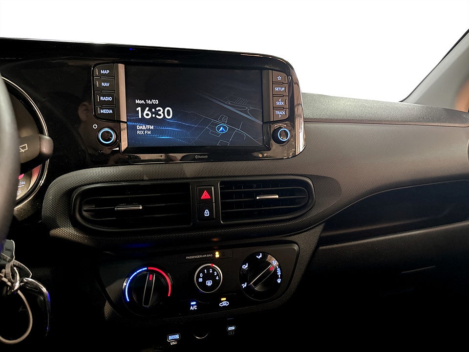 Bild på Hyundai i10 Essential 1.0 MPi 67hk AMT Aut B-KAMERA CARPLAY