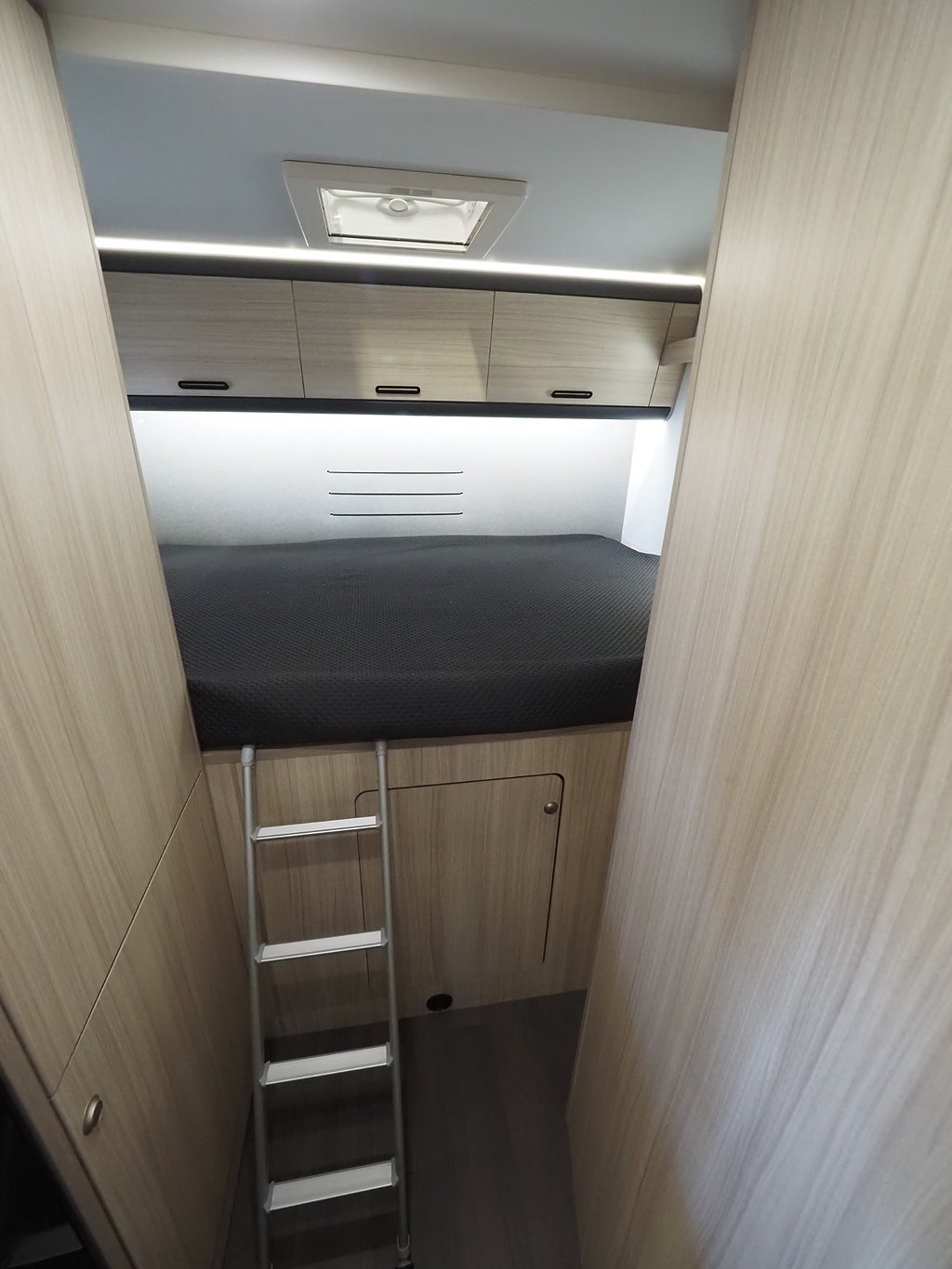 Sun Living A 75 DP AC Markis 3500kg 2023