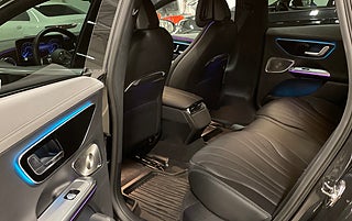 Sedan Mercedes-Benz EQE 4 av 8