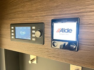 Husbil-halvintegrerad Adria MATRIX SUPREME 670 DL 25 av 28
