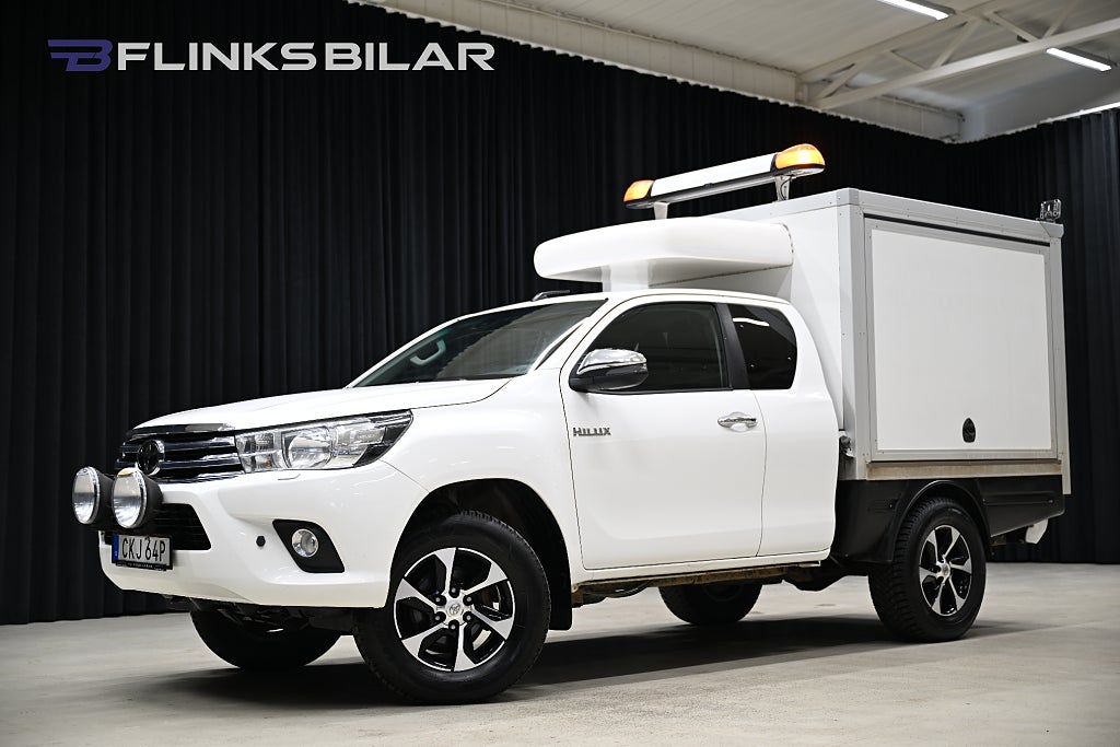 Toyota Hilux 2.4 AWD 150HK Dubbelhytt|Kåpa|Inredd|Drag|Värmare|Moms