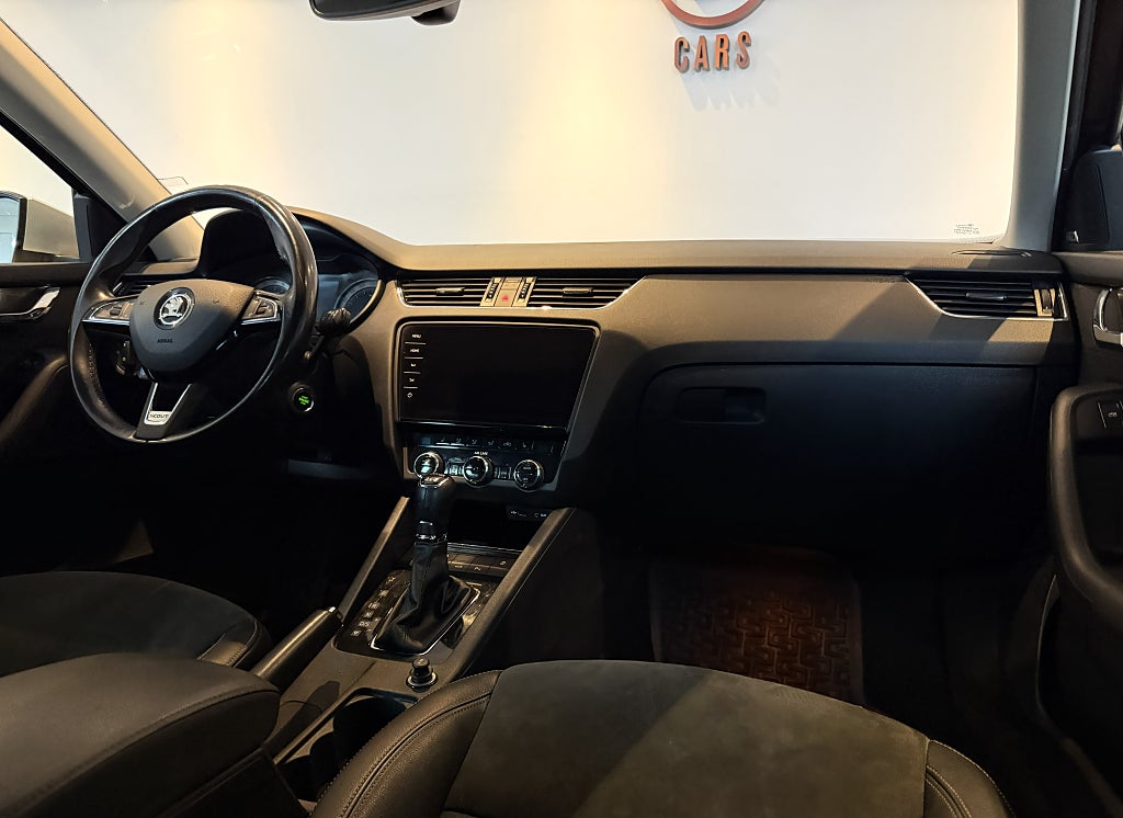 Skoda Octavia Scout 2.0 TDI SCR 4x4 PREMIUM D-VÄRMARE KELYSS CANTON B-KAM