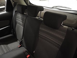 Halvkombi Toyota Yaris 14 av 19