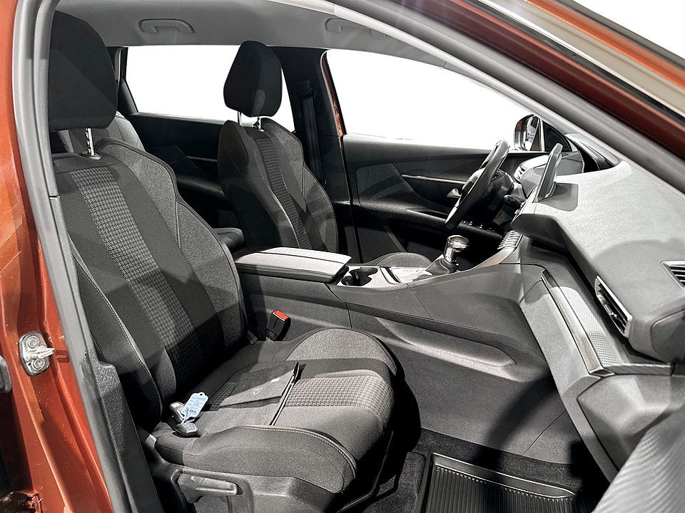 Bild på Peugeot 5008 Active Pack 1.2 PT 130hk - 7-SITS, B-KAMERA