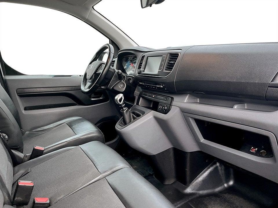 Bild på Peugeot Expert PRO+ 2.0 BHDi 120hk L3 - B-KAMERA, DRAG