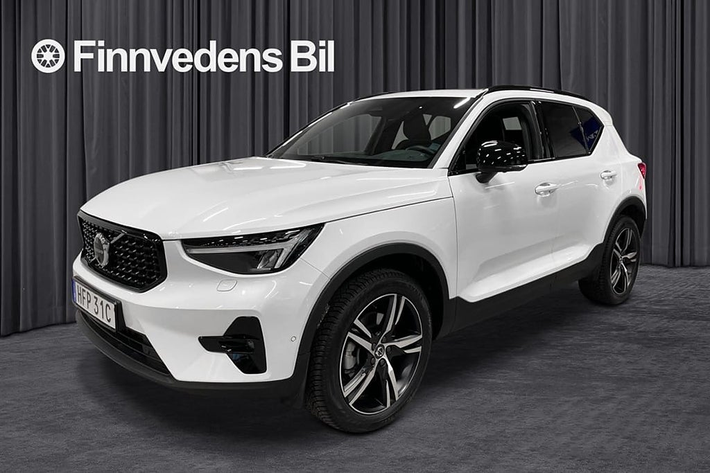Volvo XC40 B4 FWD Plus Dark *V-hjul/Pano/H&K/SE SPEC*