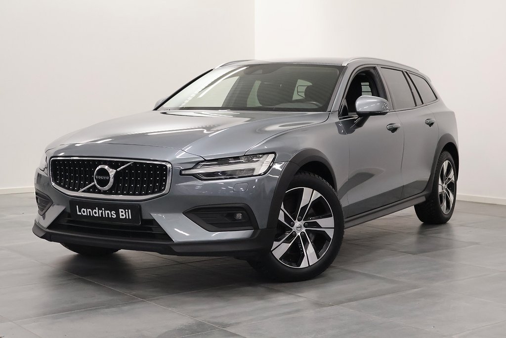 Volvo V60 Cross Country B4 AWD Momentum Drag Värmare V-hjul