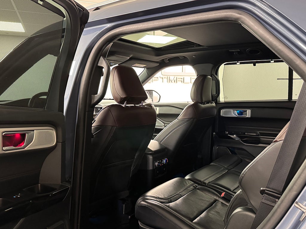 Ford Explorer 2021 - miniatyr 12