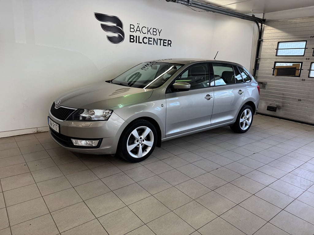 Skoda Rapid Spaceback 1.6 TDI Plus /M-Värmare/Dragkrok/Bluetooth 