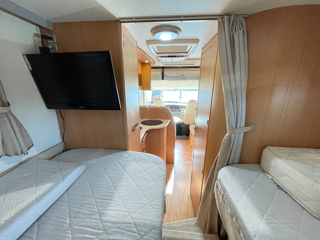 Adria Vision 707 SL /AC bodel/Solcell x2/Ugn/Taksäng/Långbäddar/Fint s - Adria