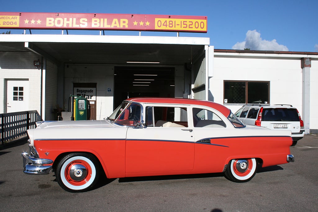 Ford Customline Tudor Sedan V8