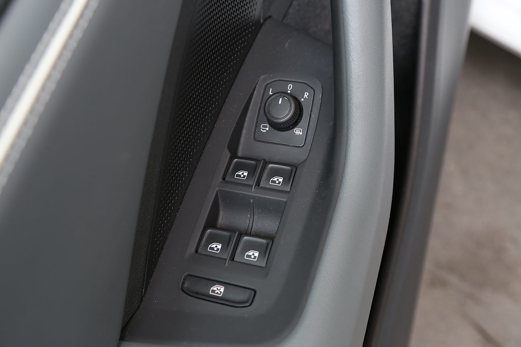 Volkswagen Passat Sportscombi 1,5 eTSI Business Värmare Drag 2025