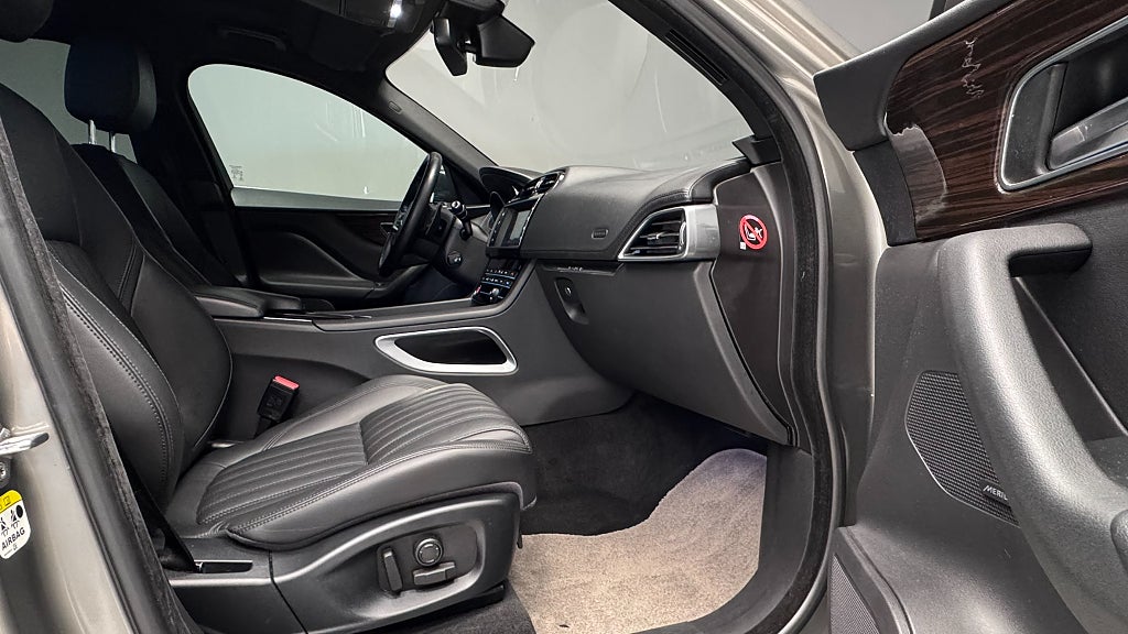 Jaguar F-PACE 2018 - miniatyr 12