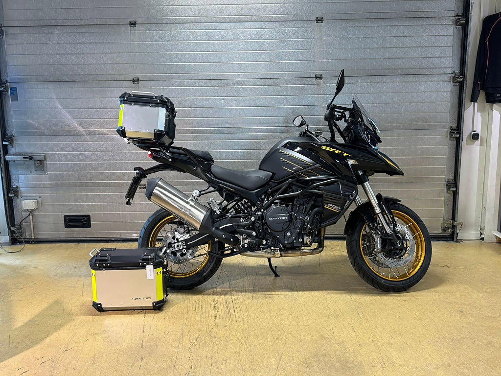 QJ Motor SRT 900 SX 