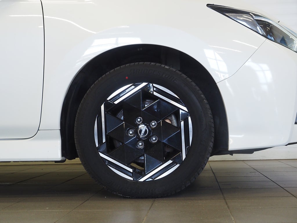 Nissan Leaf 40 kWh 150hk Acenta | Drive assist | 360° | Rattvärme 2022