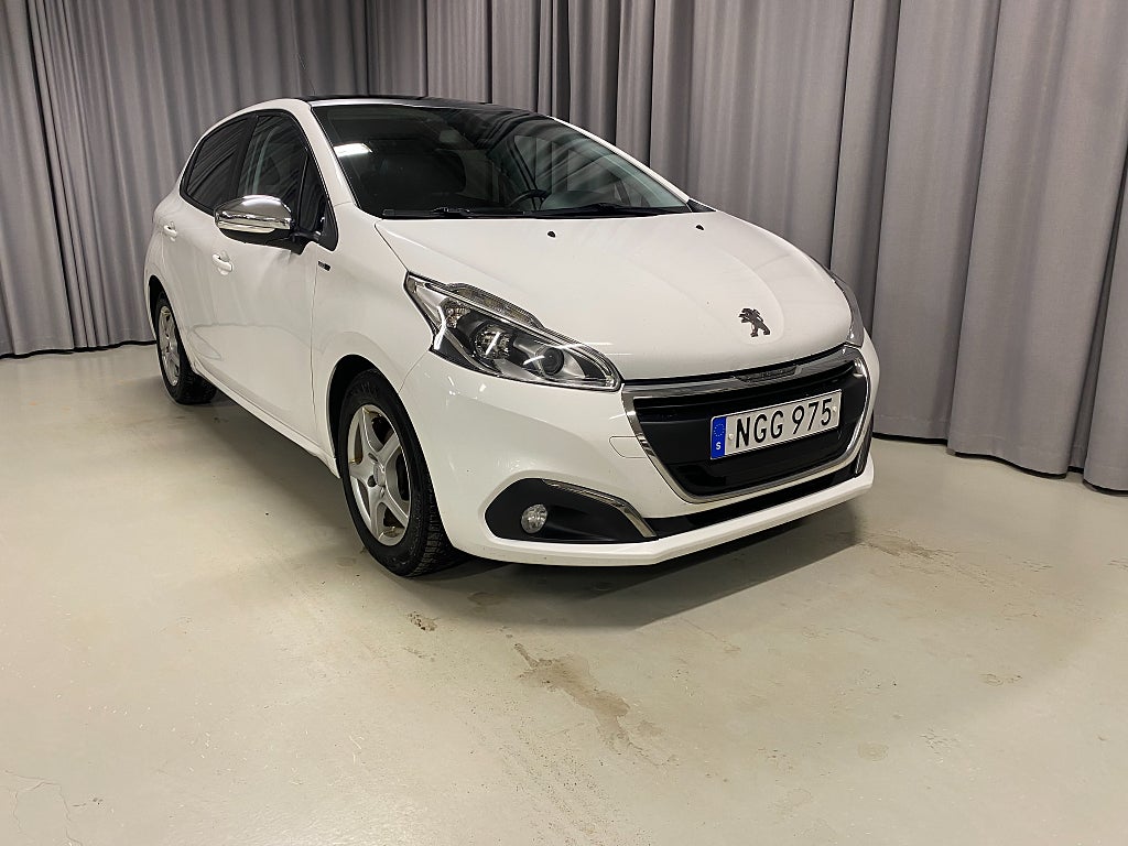 Peugeot 208 Style 82hk Manuell. Panorama.