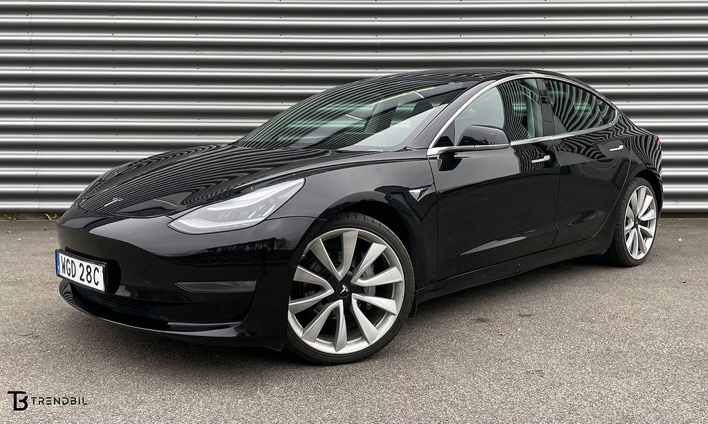 Tesla Model 3 Long Range AWD|4,99%|Dragkrok|Sv-såld