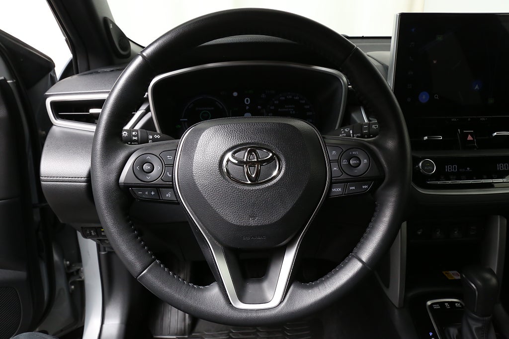 Toyota Corolla Cross Hybrid AWD-i e-CVT 197hk Executive Navi JBL Motorv 2024