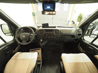 Husbil-halvintegrerad Adria Matrix 9 av 20