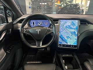 SUV Tesla Model X 7 av 15