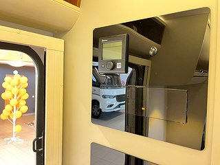 Husbil-halvintegrerad Adria CORAL PLUS 670 SLT 21 av 22