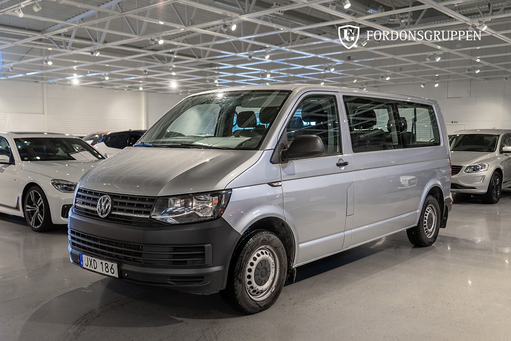 Volkswagen Caravelle T32 2.0 TDI 4MOTION / 9-Sits / Drag / Värmare