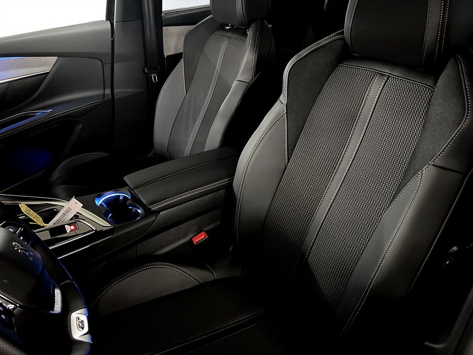 Bild på Peugeot 5008 GT Black pack 1.2 PT 130hk Aut 7-SITS B-KAMERA NAVI