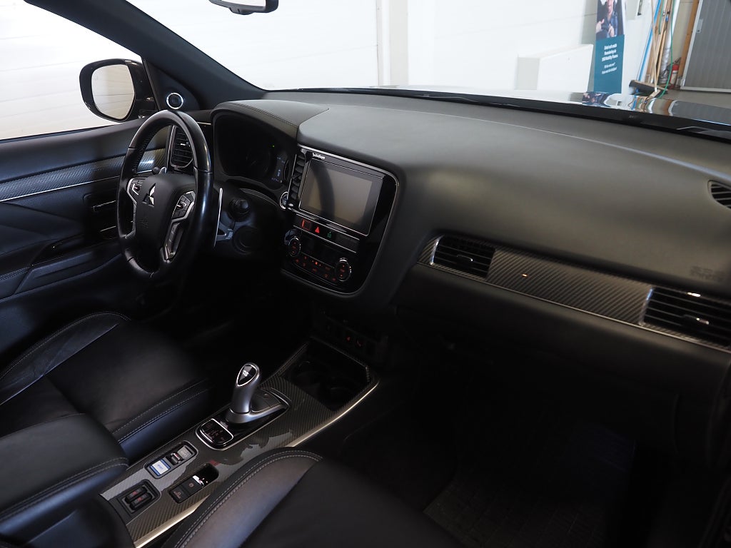 Mitsubishi Outlander PHEV 4WD CVT Business Dragkrok Skinn 360° Kamera 2019