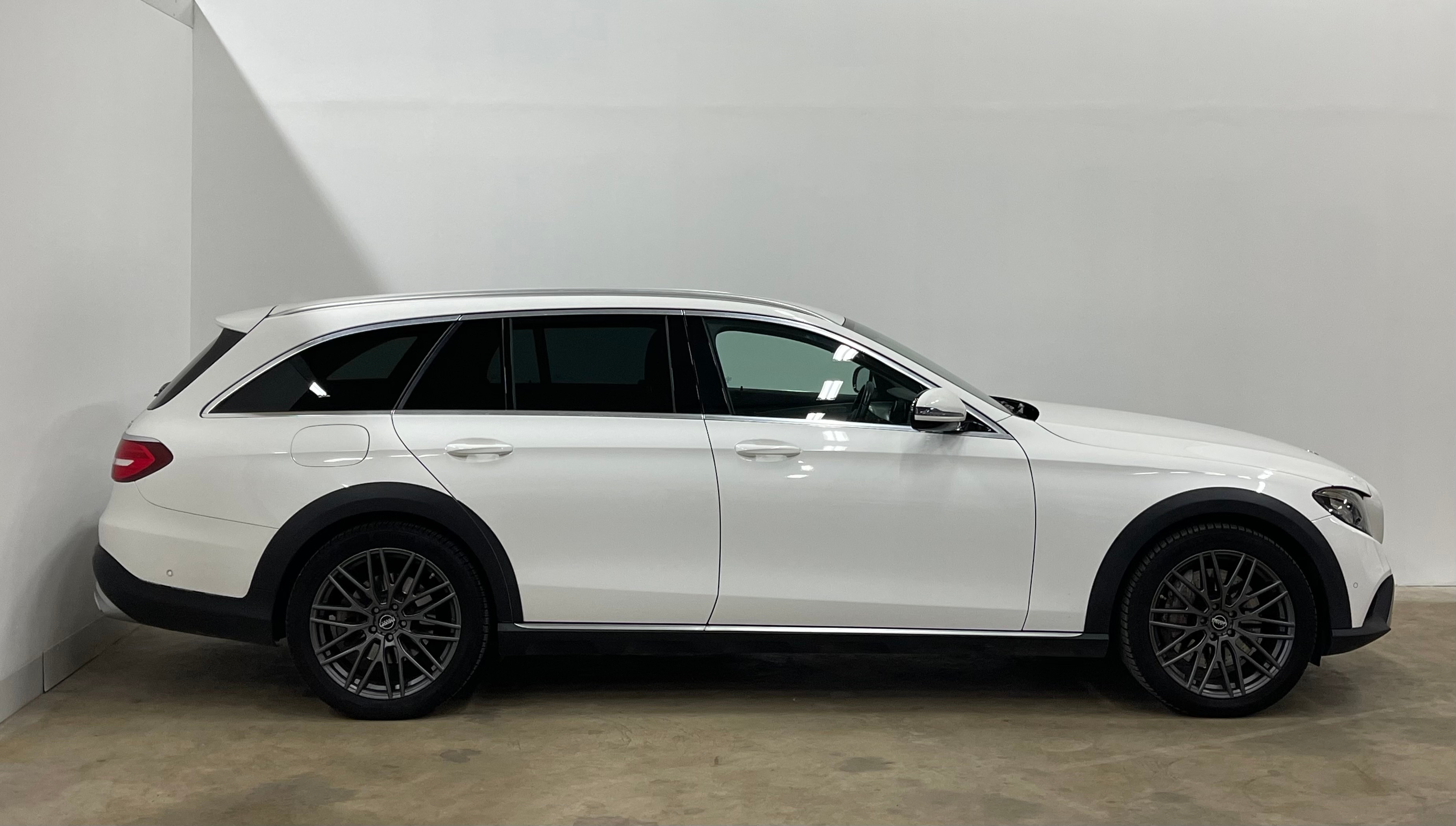 Mercedes-Benz E 2018, bild 2/45