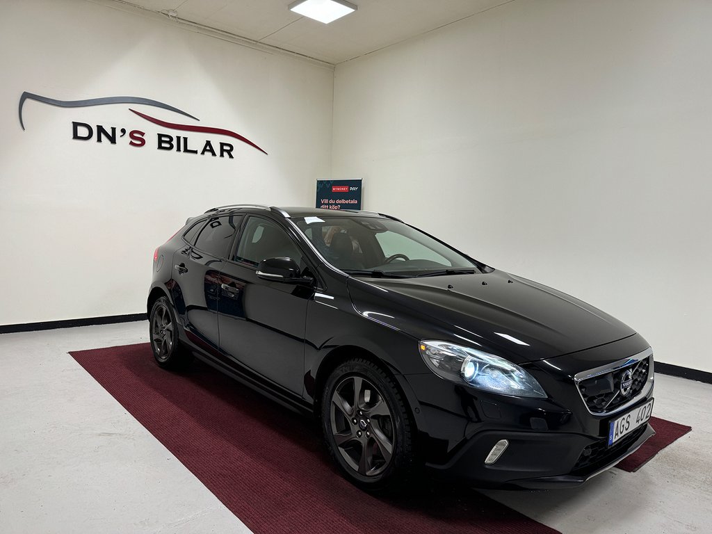 Volvo V40 Cross Country D4 Automat, Panorama, Drag Summum 