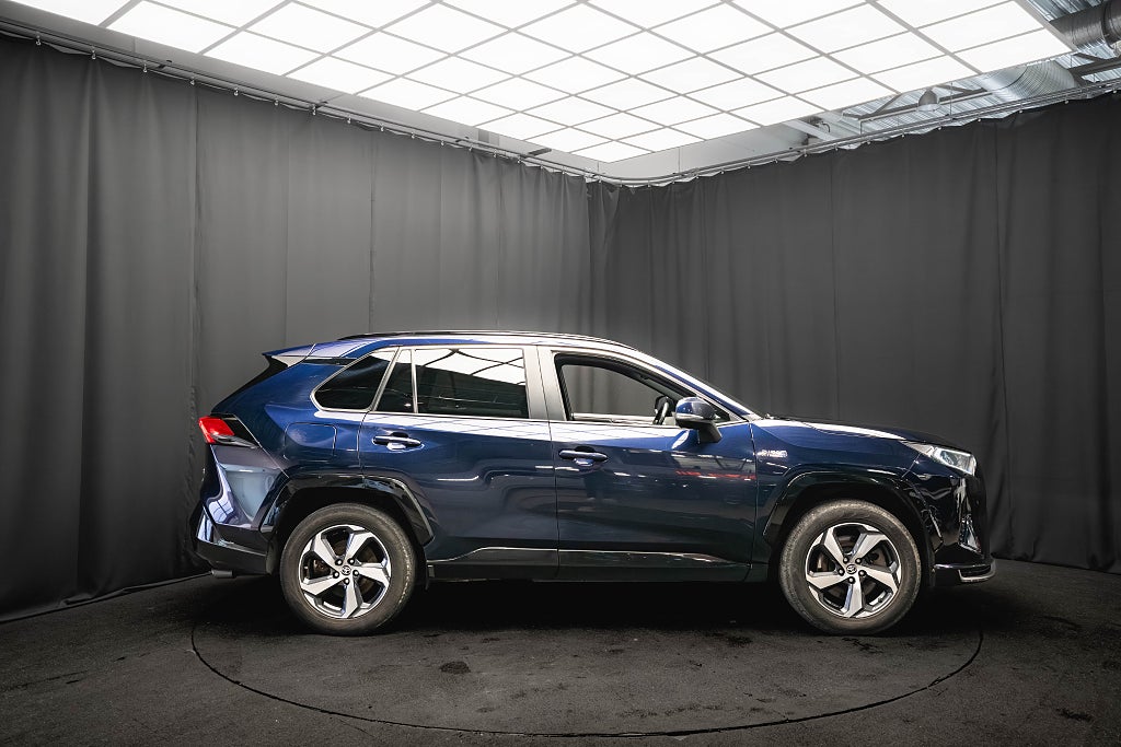 Toyota RAV4 Plug-in AWD LAUNCH DRAG KAMERA M&K-VÄRMARE 1-ÄGARE MOMS