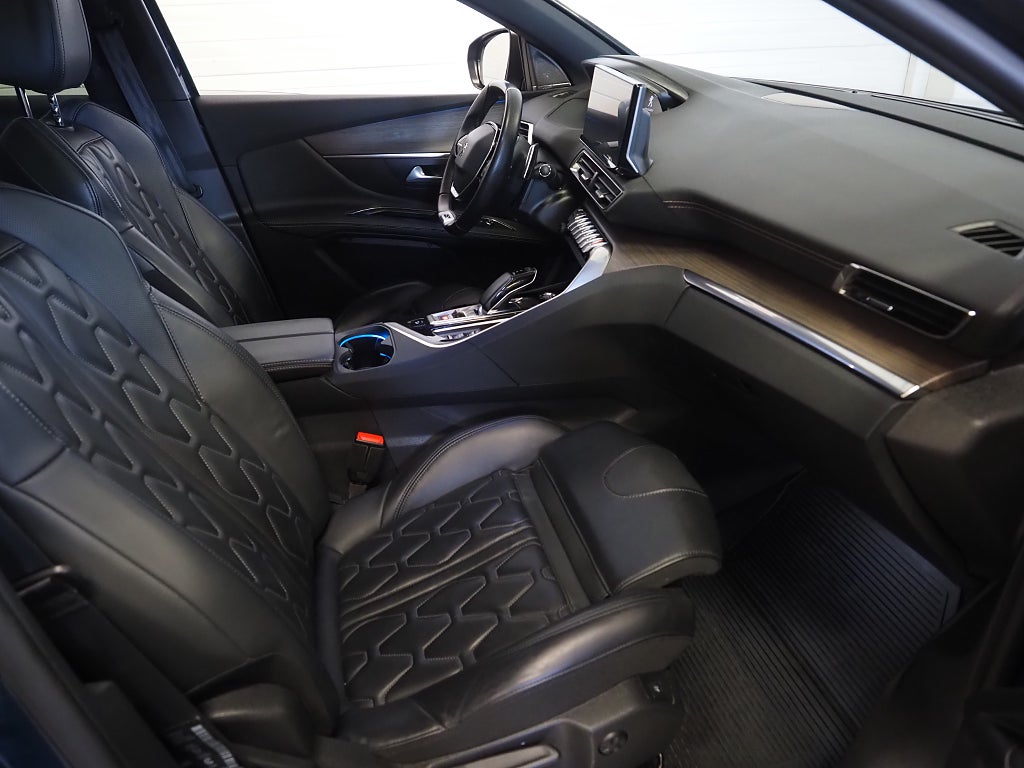 Peugeot 3008 HYBRID4 300 EAT GT | Pano | Drag | Kamera | GPS | Skinn