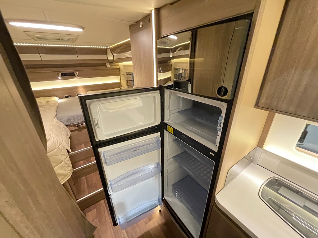 Kabe TMI 810 LGB / Hyd-Stöd/Aut180hk/Solcell/ALDE/Tandem  - Kabe