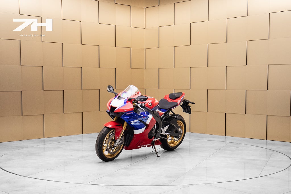 Honda CBR1000RR-R Fireblade SP 0 mil / Akrapovic / NRC Tail Tidy / Bre