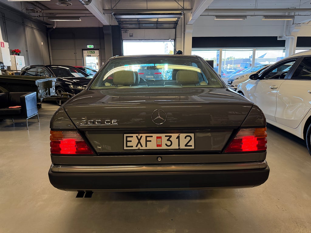 Mercedes-Benz 300 1990 - miniatyr 11