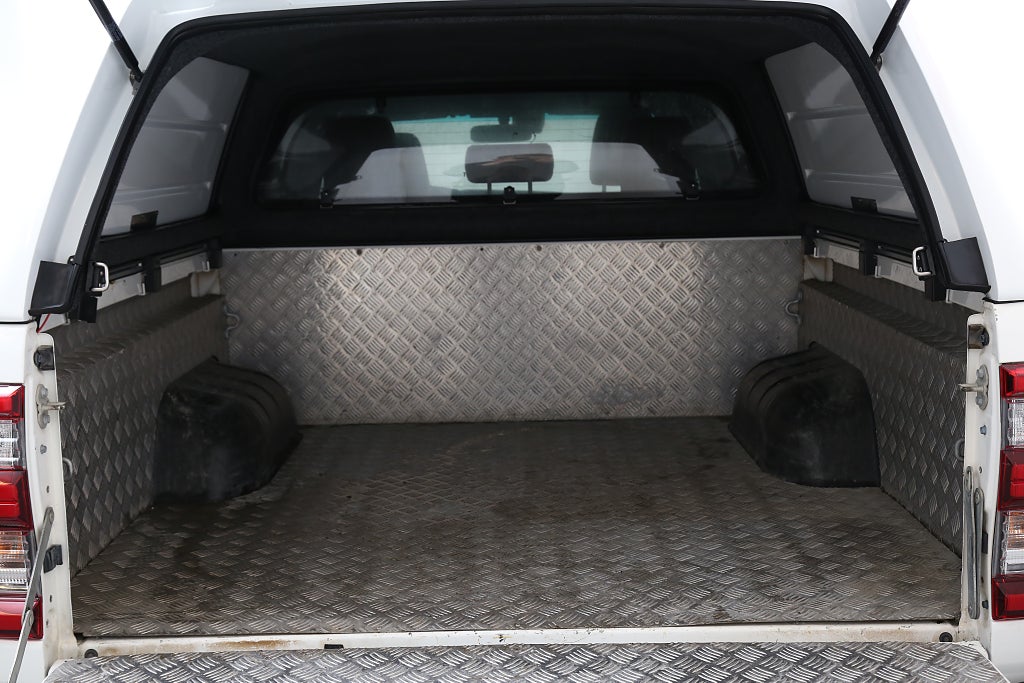 Toyota Hilux Dubbelhytt 2,8 Invincible 204hk 4WD JBL Skinn Navi Kåpa 2021