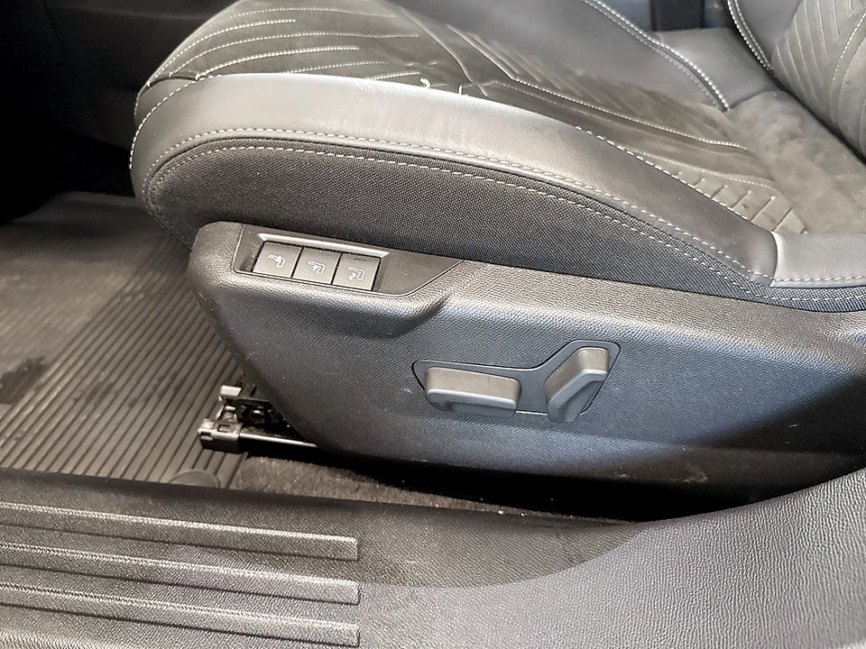 Bild på Peugeot 2008 GT 1.2 PT 130hk Aut B-KAMERA ELSTOL