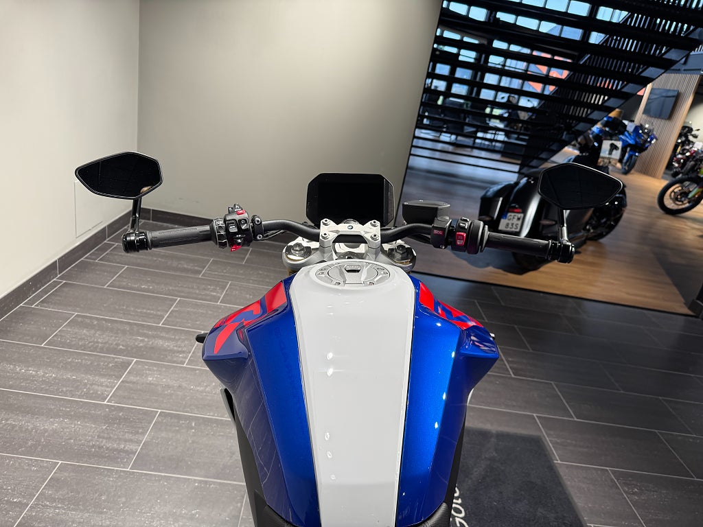 BMW F900R/Ord pris: 138.395kr/Nu: 127.900kr/100mil/Sport