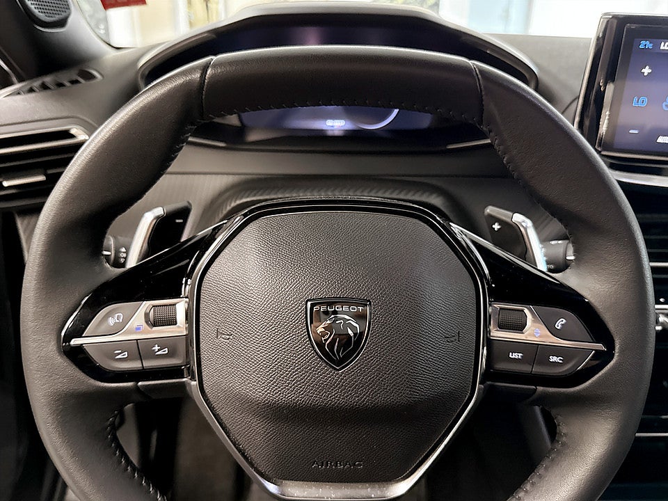 Bild på Peugeot 2008 Allure 1.2 PT 130hk B-KAMERA CARPLAY