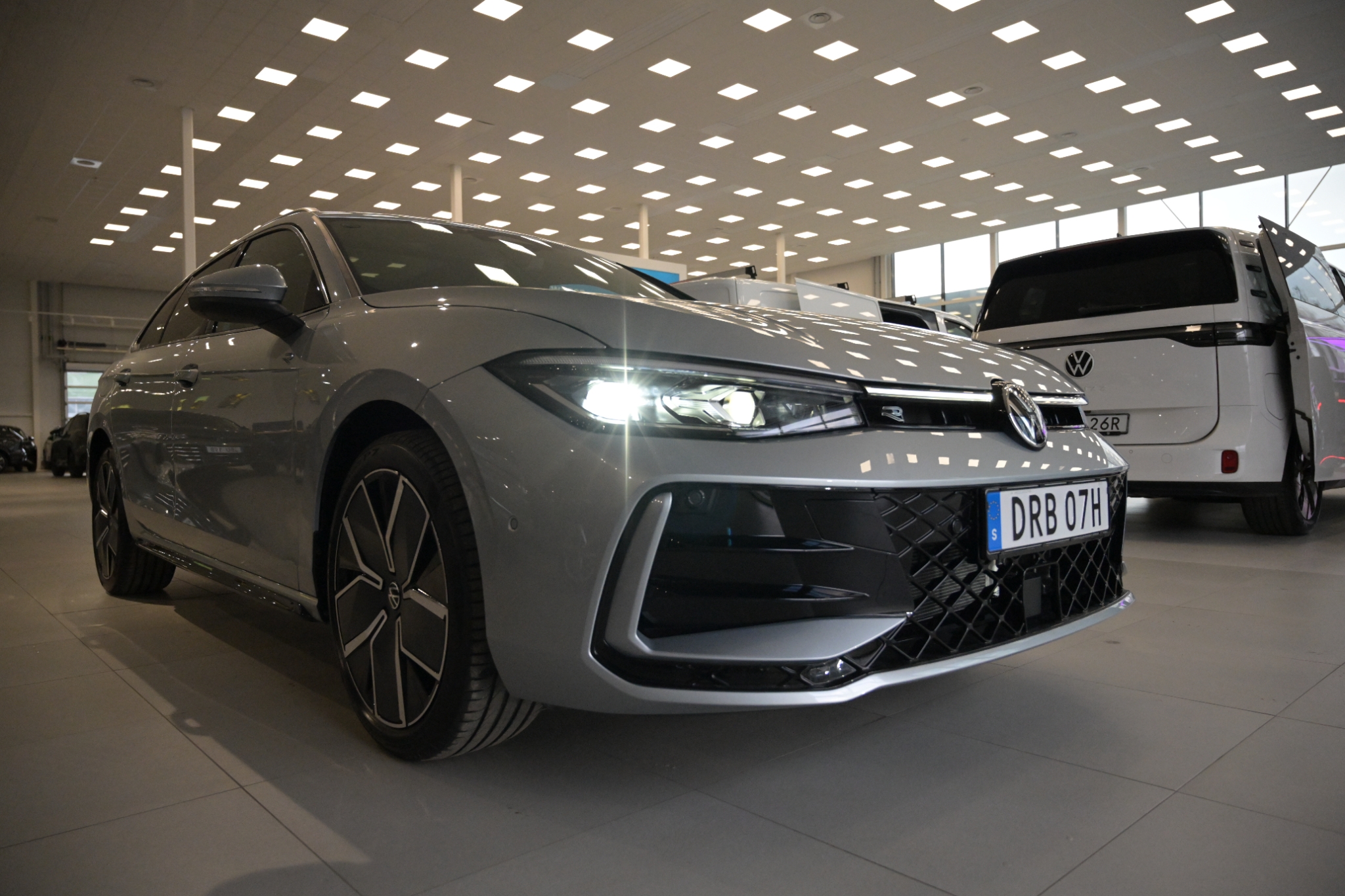 Volkswagen Passat eHybrid 272hk R-Line 2027, bild 4/56