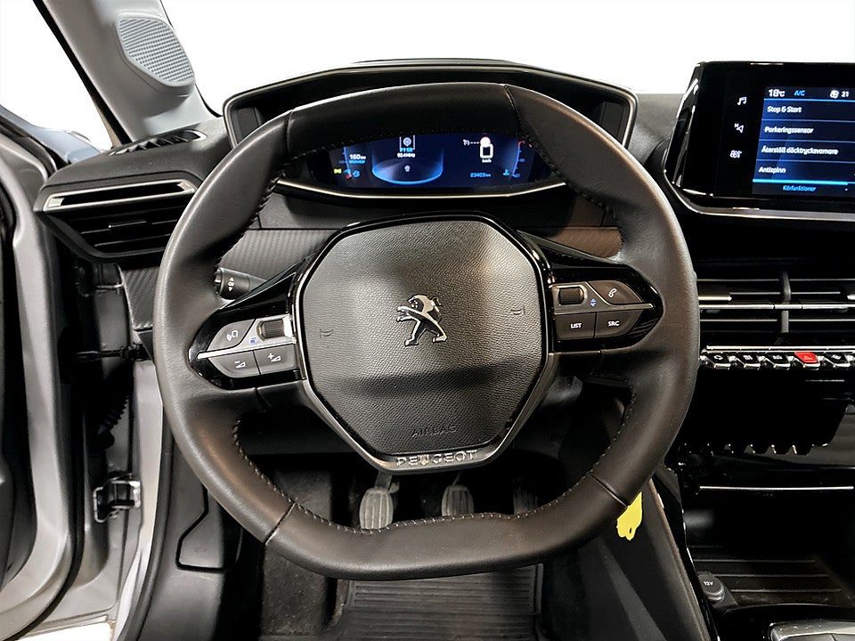 Bild på Peugeot 208 Allure Pack 1.2 PT 100hk B-KAMERA CARPLAY