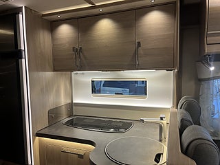 Husbil-halvintegrerad Kabe TMR X 780 LGB 17 av 26